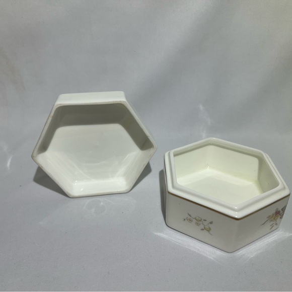 Floral Hexagonal Trinket Box - Picture 4 of 5